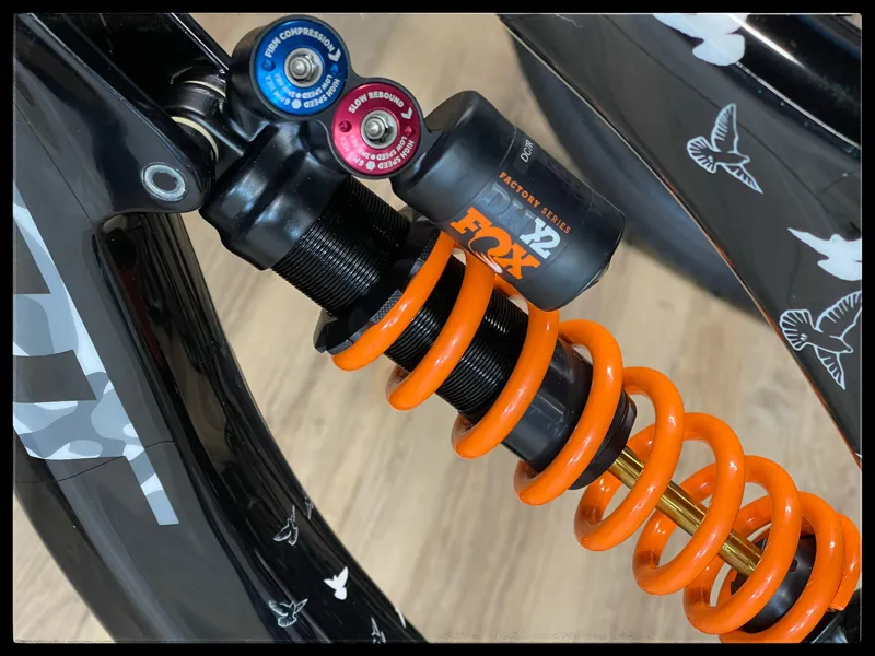 Custom painted Pivot Phoenix 27.5 Medium Black/ White Doves Downhill MTB-8