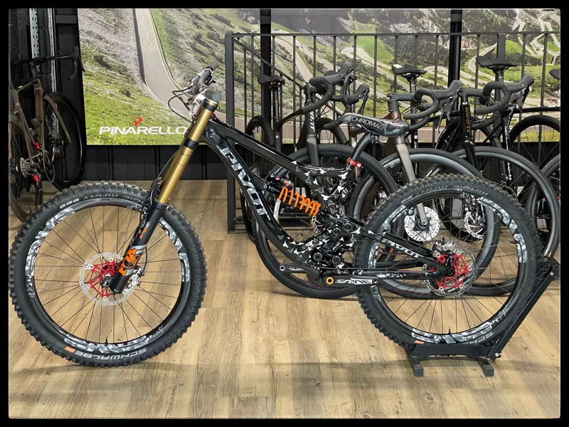 Custom painted Pivot Phoenix 27.5 Medium Black/ White Doves Downhill MTB-1