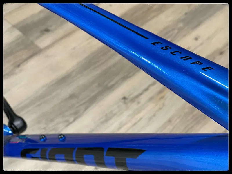 Giant Escape 3 Disc Medium Metallic Blue 2023-2