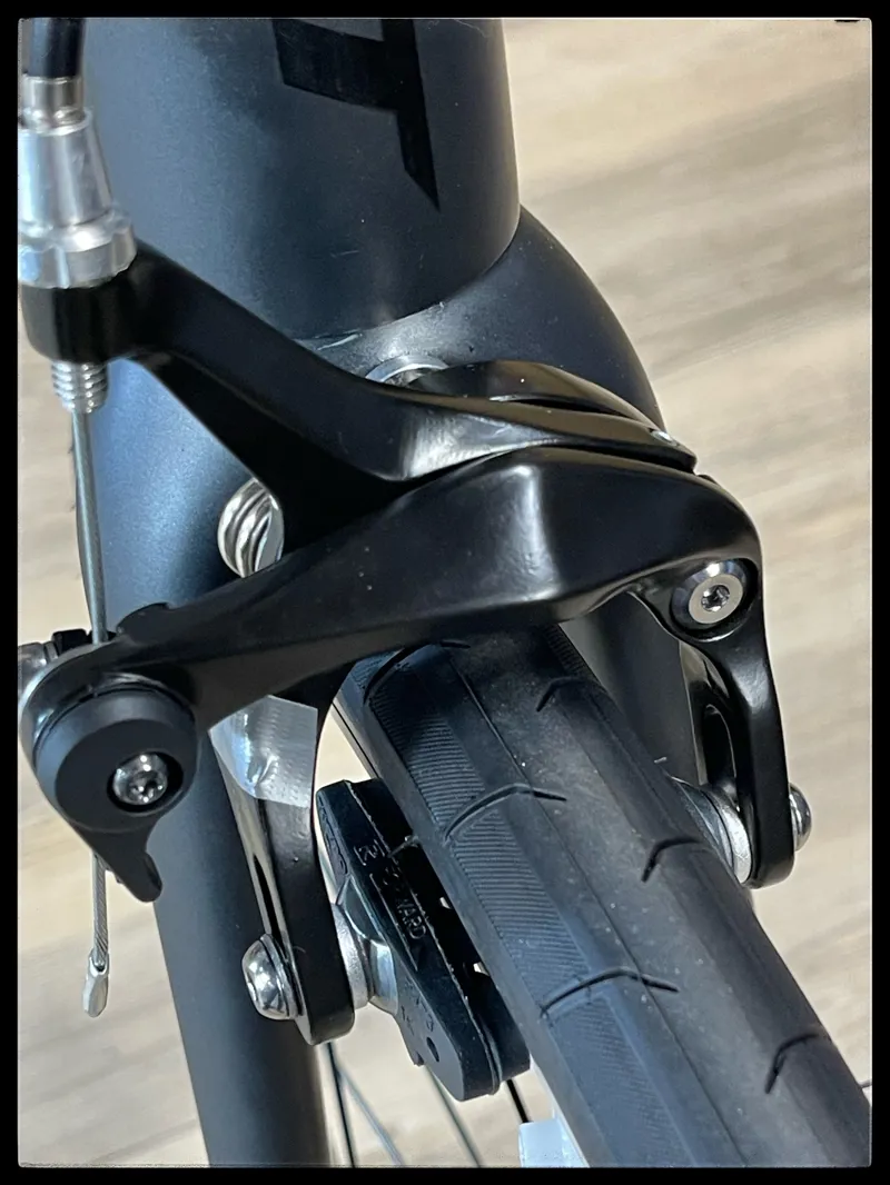 Contend 2 Medium  Gunmetal Black  with  Contend 2 Spec 2022-8