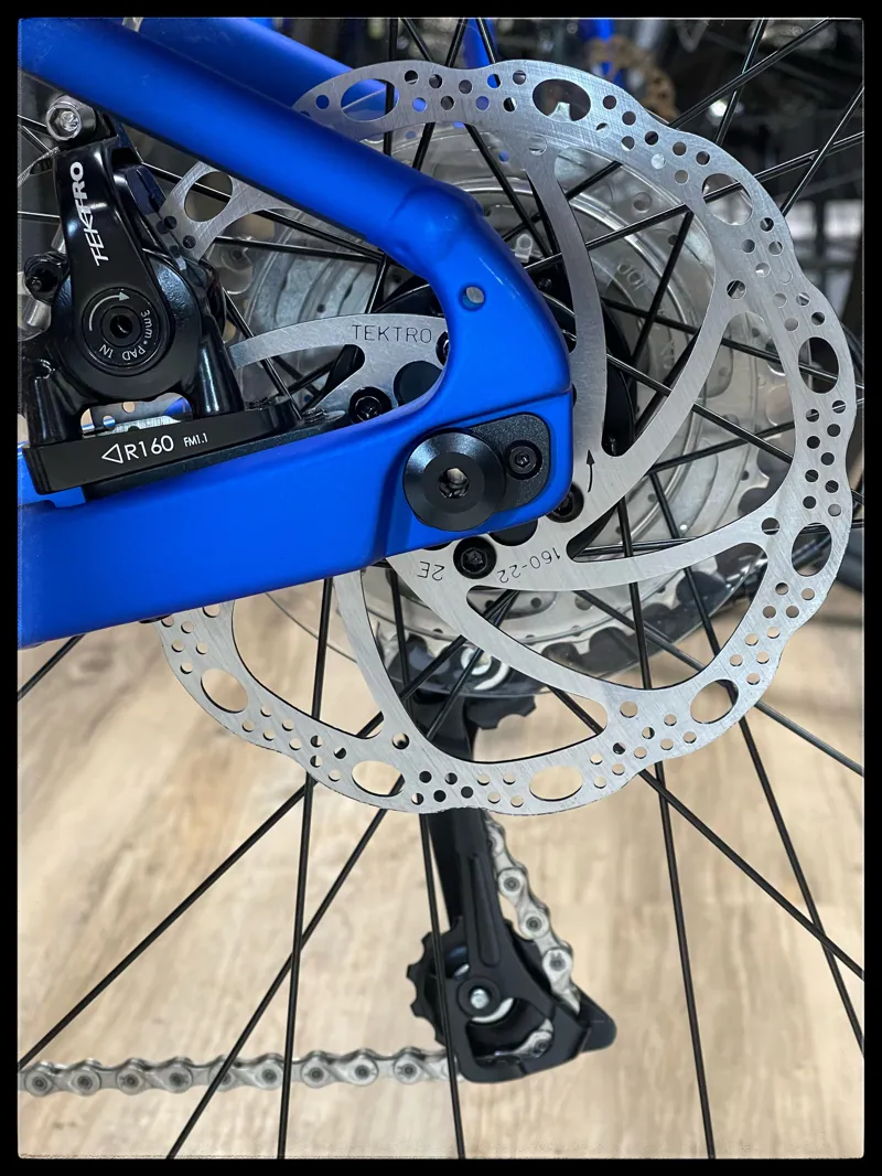 Giant Revolt 2 Small Sapphire 2022-7