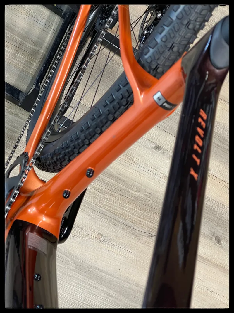 Giant Revolt X Advanced Pro 1 Medium Cordovan/Copper Coin 2023-3