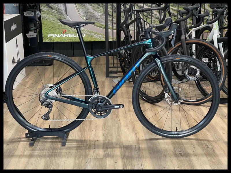 Revolt Advance 2 XS Starry Night