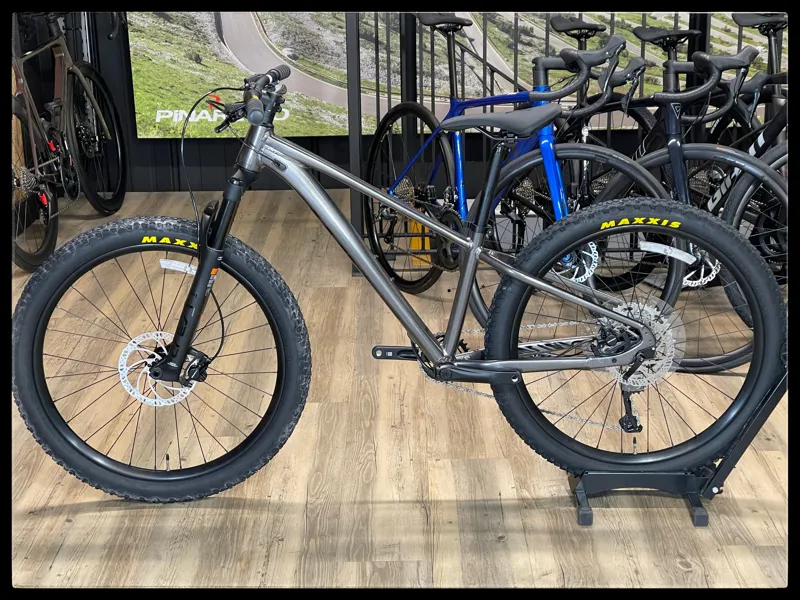 Giant  STP 26 Regular Metallic Black 2022-6