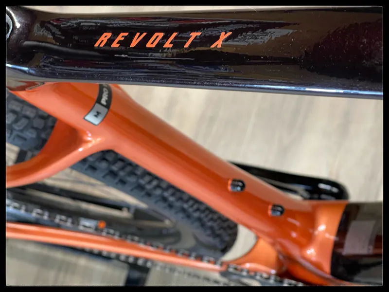 Giant Revolt X Advanced Pro 1 Men's Gravel Bike in Cordovan/Copper Medium 2023-2