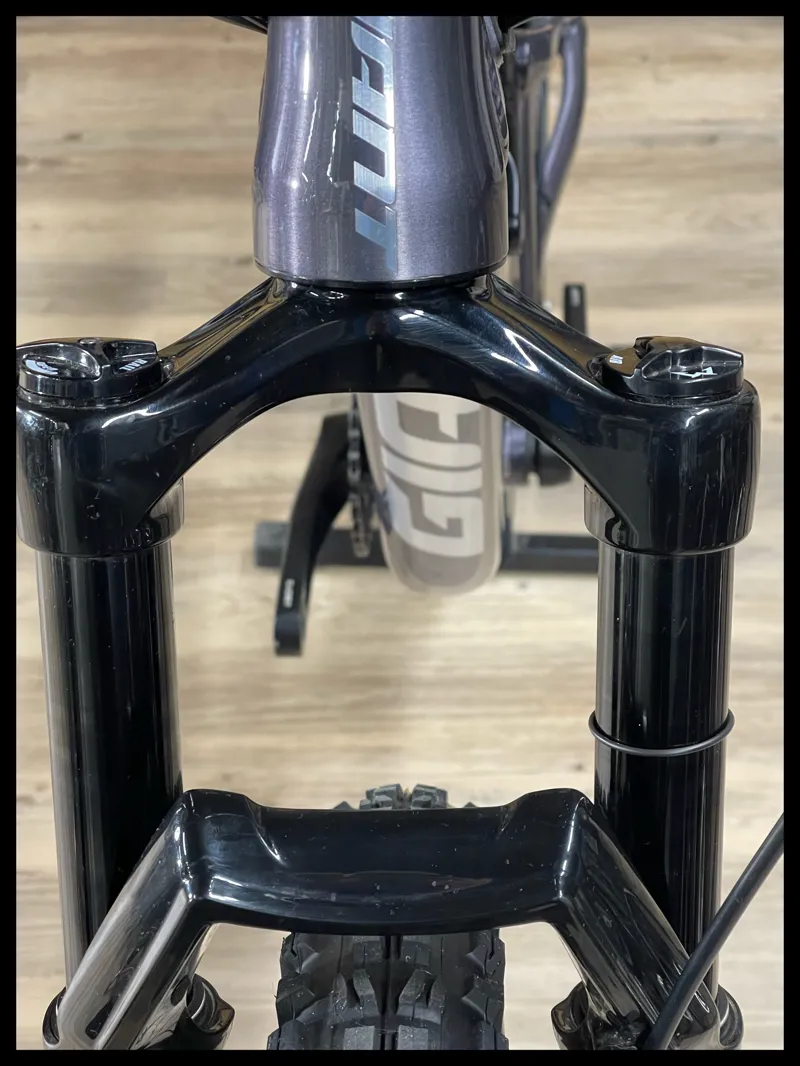 Trance 29 3 Large Black Ti 2021-5