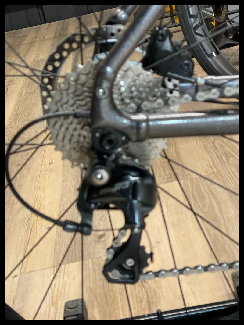 Giant FastRoad E+ 2 Pro 25km/h Medium Large Glitter Gray  -2