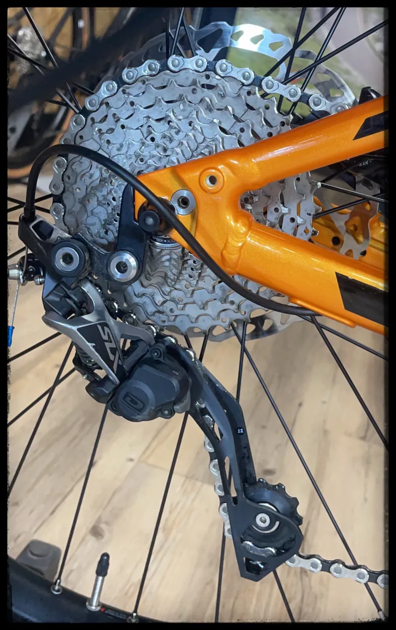 Giant Stance E+ 1 25km/h M Orange-4