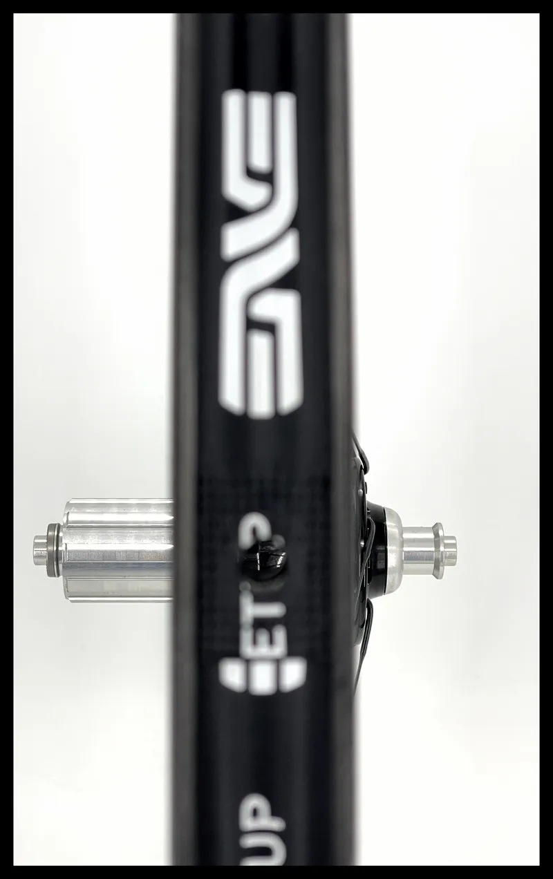 2.2 SES Clincher Rear Wheel Chris King R45 Hub Black Shimano-2