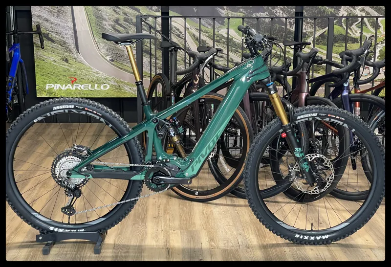 Pivot Cycles Shuttle LT Team XTR / Northern Lights Green Medium