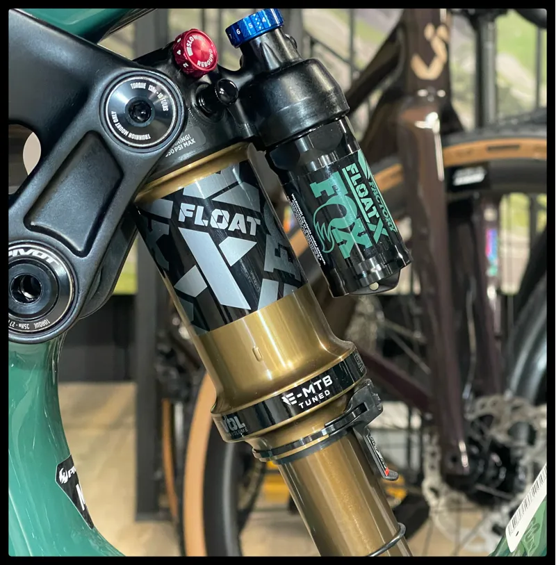 Pivot Cycles Shuttle LT Team XTR / Northern Lights Green Medium-11