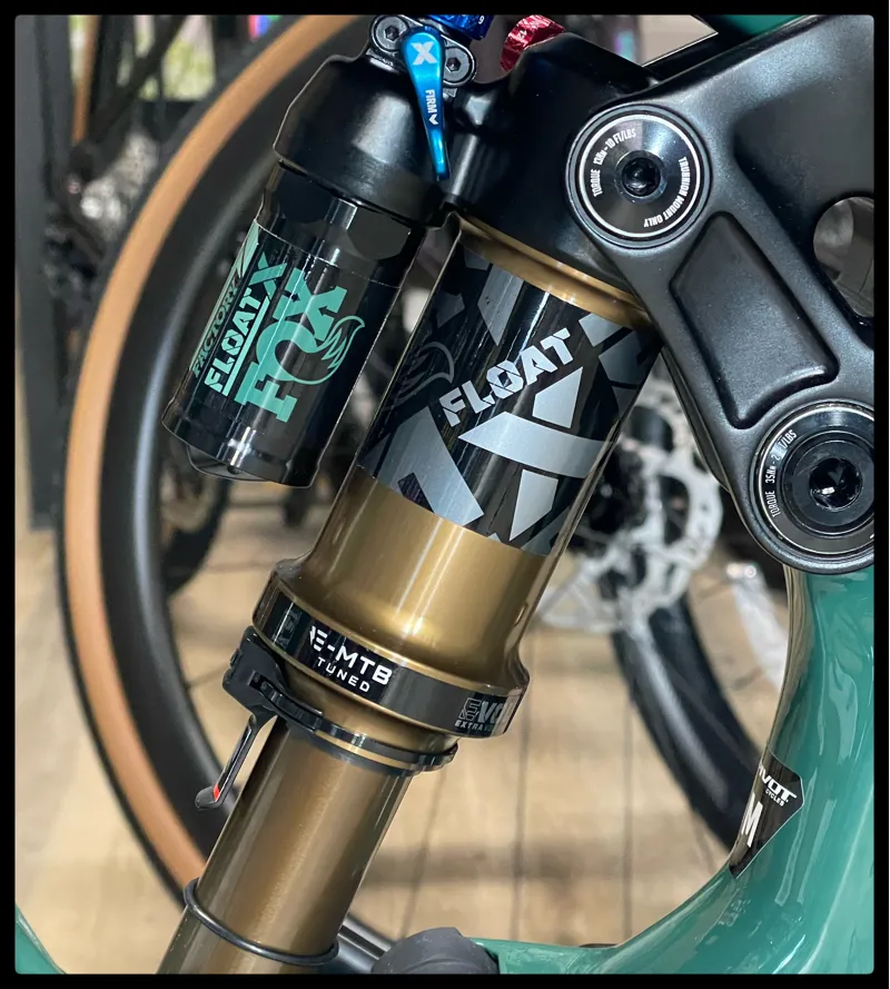 Pivot Cycles Shuttle LT Team XTR / Northern Lights Green Medium-10