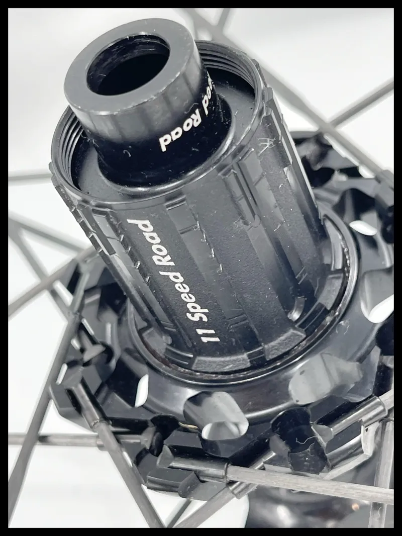 Cadex 36 Disc Road Carbon Wheelset Shimano FH-1