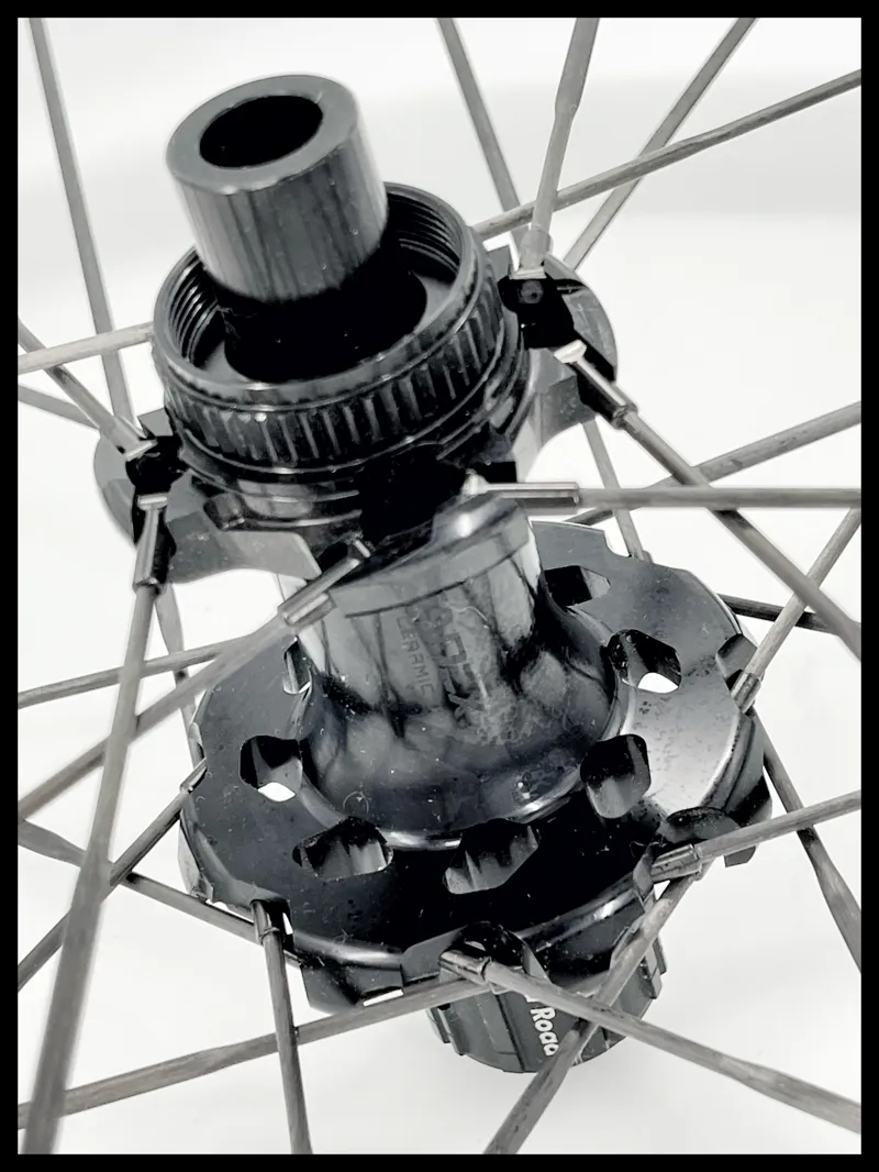 Cadex 36 Disc Road Carbon Wheelset Shimano FH-6