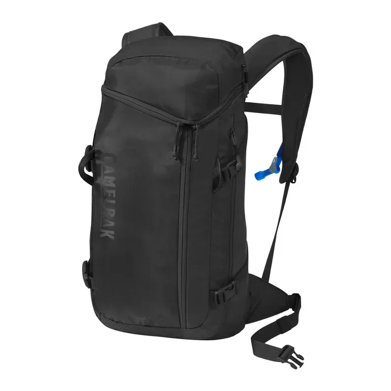 Camelbak Snoblast Winter Hydration Pack 2l / 70oz In Black