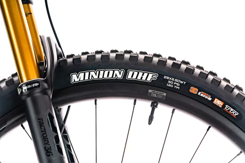 2020 Giant Reign Advanced Pro 29 0 Carbon FS Mountain Bike in Green-1