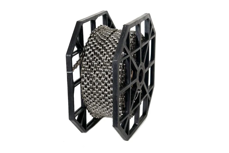 KMC X8 50m 8-Speed Chain w/40 Chain Link in Silver