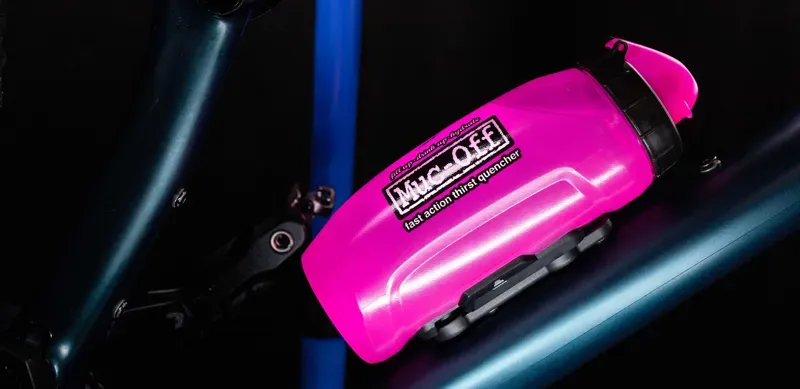Muc-Off x Fidlock Twist Bottle 590ml + base Pink-6