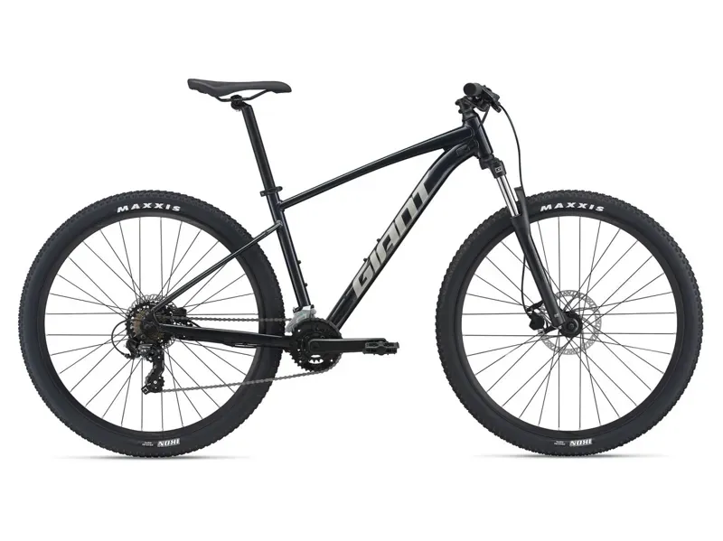 2021 Giant Talon 3 Disc Mountain Bike in Black 