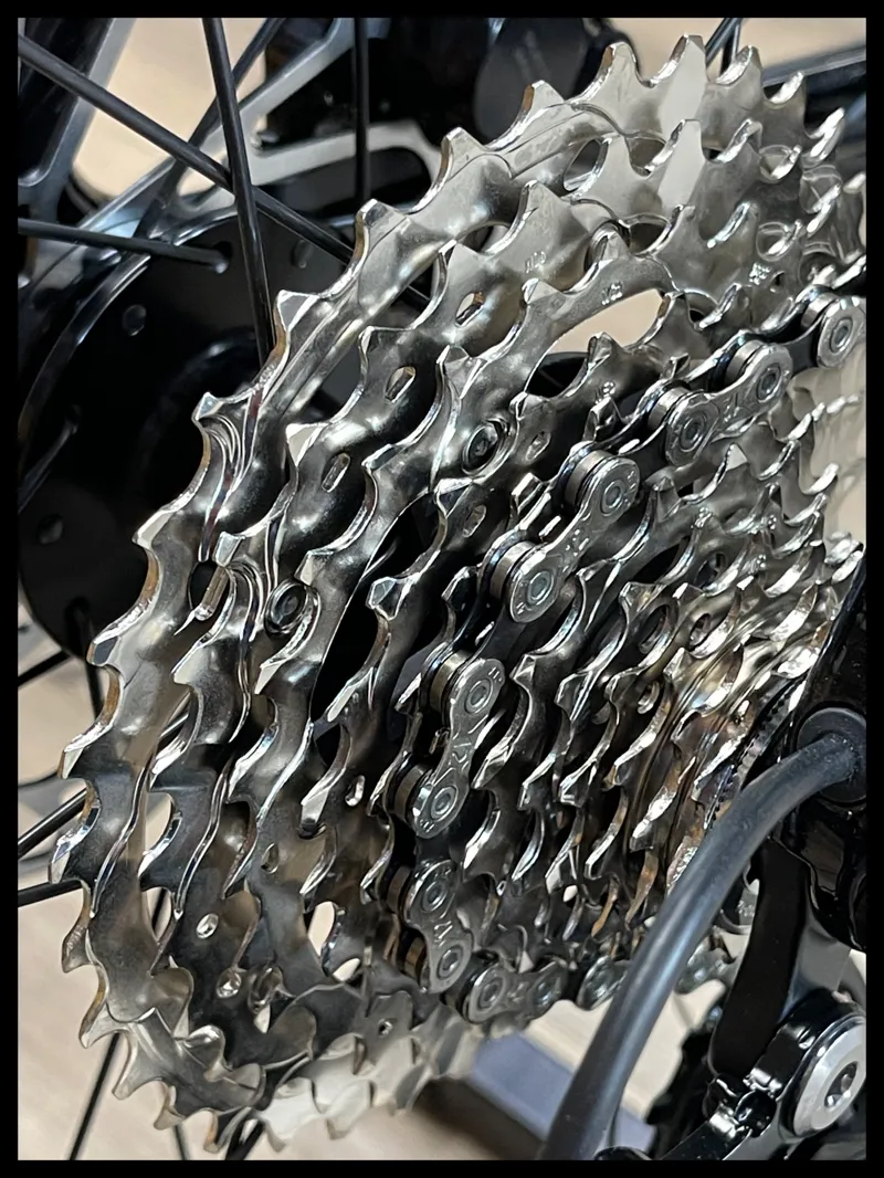 Giant Defy Advanced 2 Road Bike In Gloss Carbon Smoke/Mercury-1