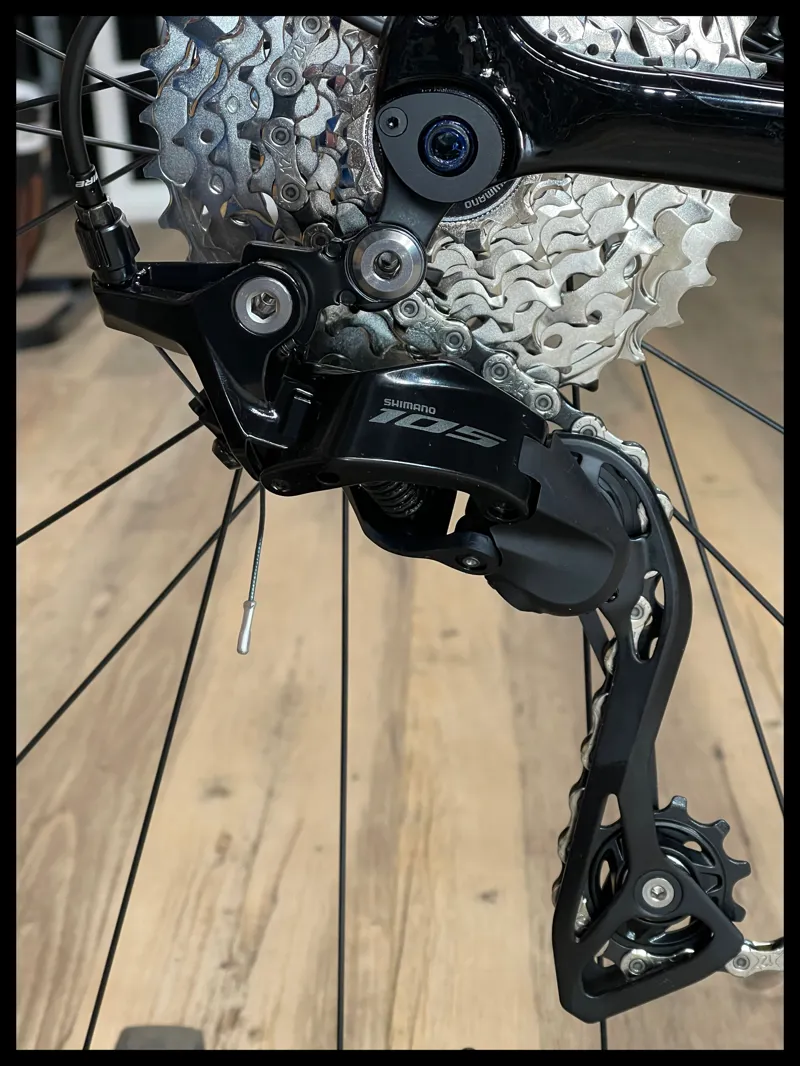 Giant Defy Advanced 2 Road Bike In Gloss Carbon Smoke/Mercury-2