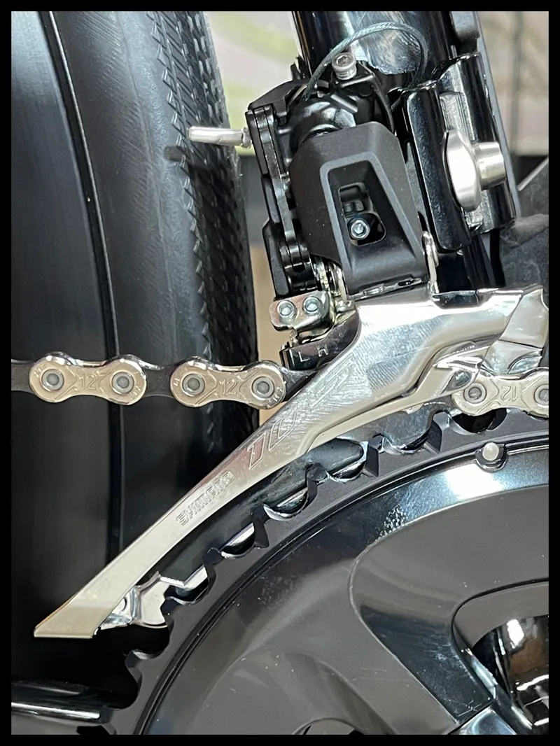 Giant Defy Advanced 2 Road Bike In Gloss Carbon Smoke/Mercury-3