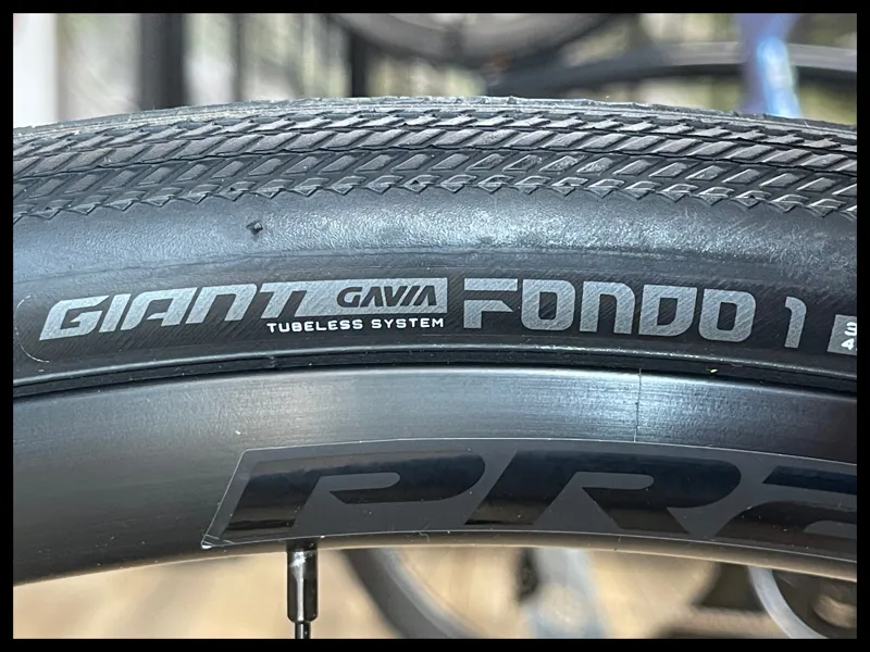 Giant Defy Advanced 2 Road Bike In Gloss Carbon Smoke/Mercury-7