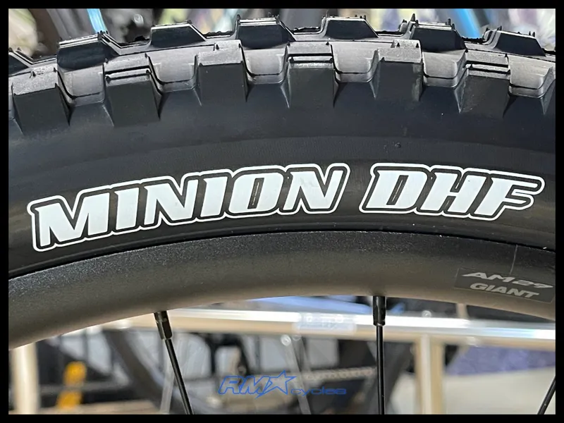 Giant Stance 29 2 Mountain Bike in Black Diamond-9