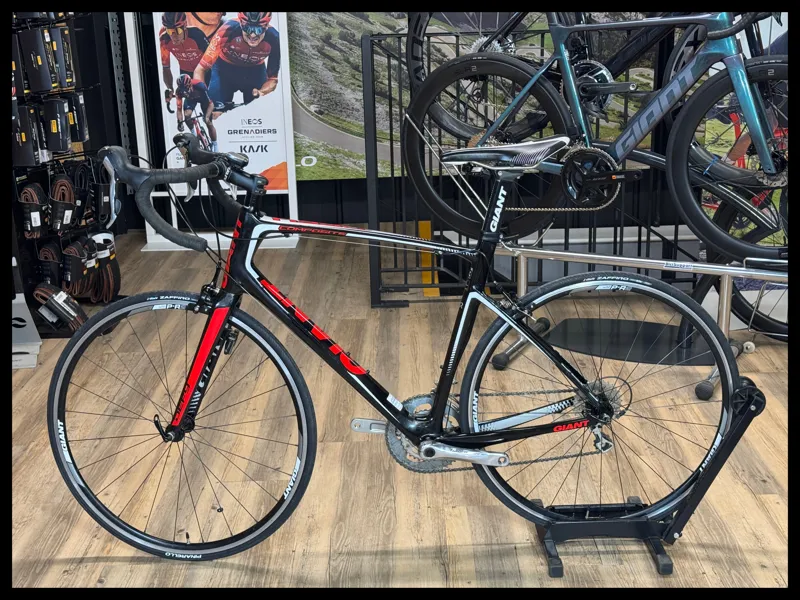 Giant Defy Composite 3 compact M-Large Comp/Red 2013 Approved Used-1