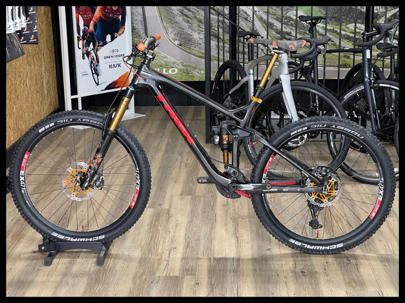 Trek Slash 9.9 Large Black 2016 Approved Used-1
