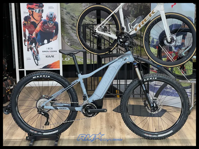 Giant Fathom E+ 2 29er Small Solid Grey/Black 2020 Approved Used
