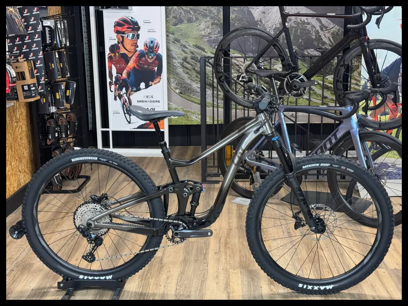 Liv Intrigue 29 1 Small  Smoke Metal 2021