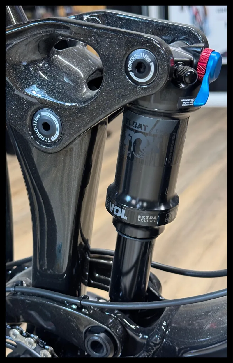 Liv Intrigue 29 1 Small  Smoke Metal 2021-3