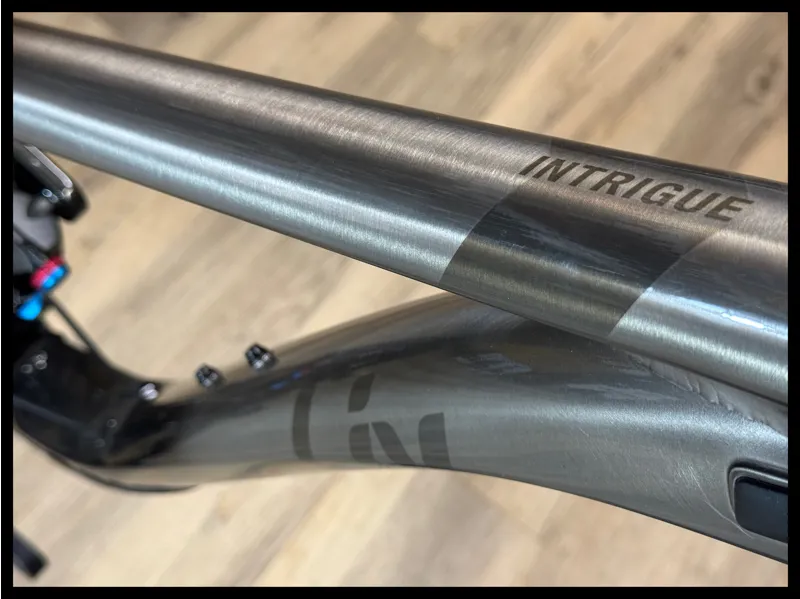 Liv Intrigue 29 1 Small  Smoke Metal 2021-2