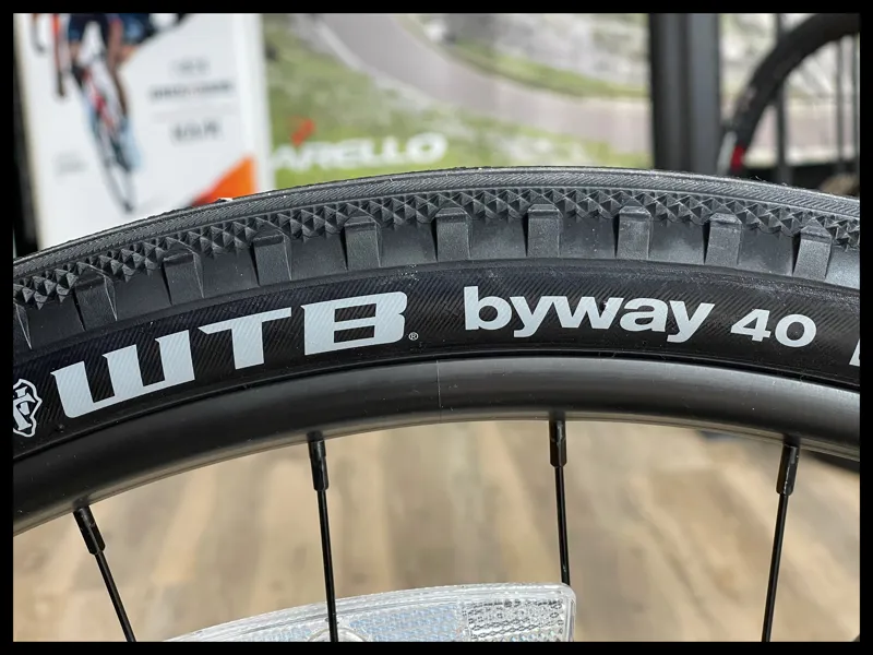 Cannondale Bad Boy 2 Disc 27.5 Hybrid Bike  XL Black 2021 Ex-Display-8