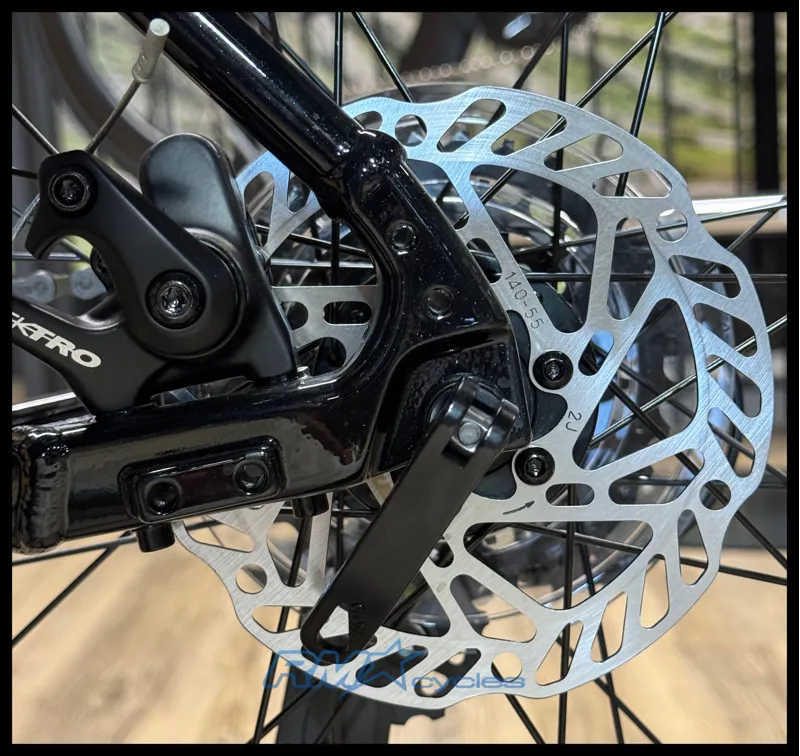 Giant Escape 3 Disc Medium Metallic Black 2022-8