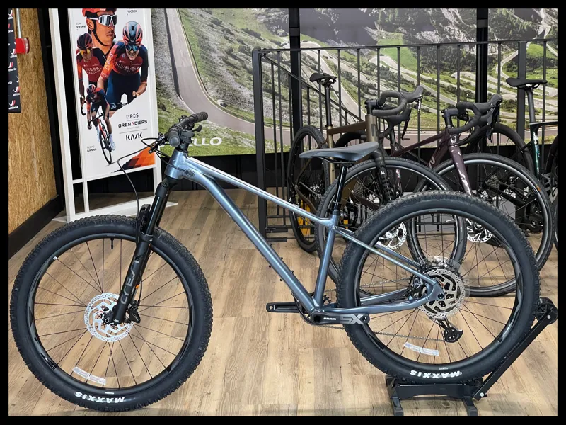 Giant Fathom 1 Knight Shield Small 2022 Ex-Display-1