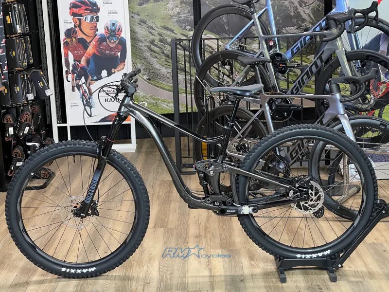 Giant Trance X 29 2 Metallic Black-1