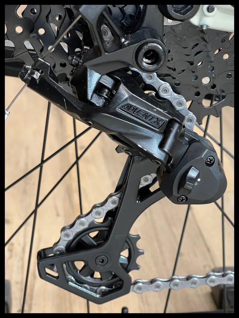 Kinesis Lyfe Equipped Hybrid E-City Electric Bike Beige Medium 2022-3