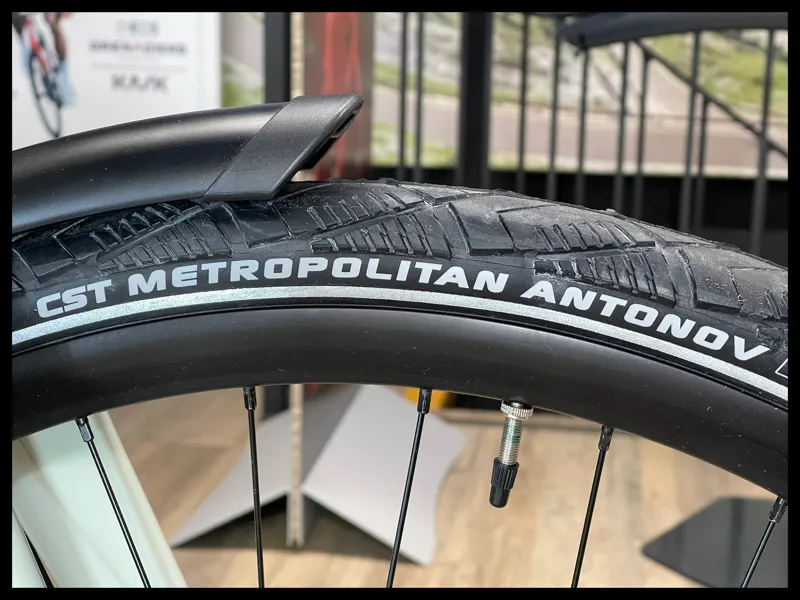 Kinesis Lyfe Equipped Hybrid E-City Electric Bike Beige Medium 2022-7