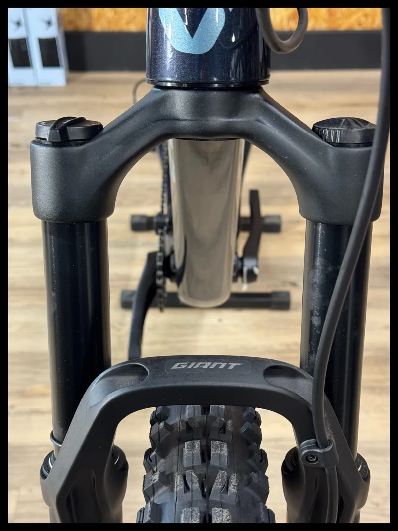 Liv Embolden 29 2 Small Cold Night 2022-9