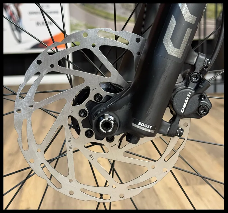 Liv Embolden 29 2 Small Cold Night 2022-11