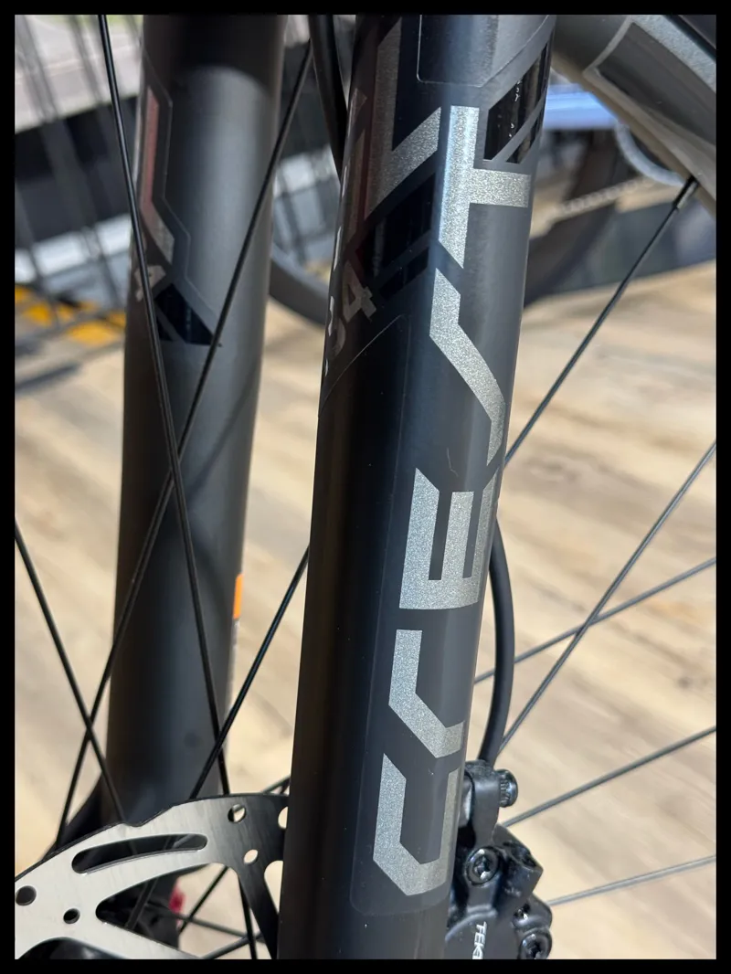 Liv Embolden 29 2 Small Cold Night 2022-12