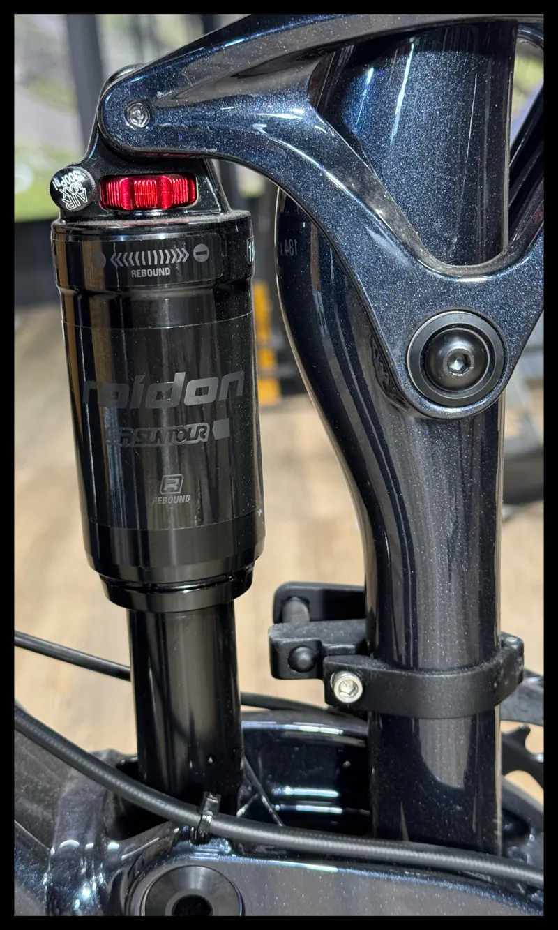 Liv Embolden 29 2 Small Cold Night 2022-13