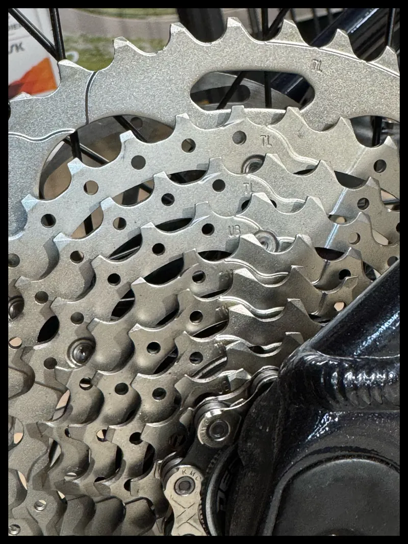 Liv Embolden 29 2 Small Cold Night 2022-3