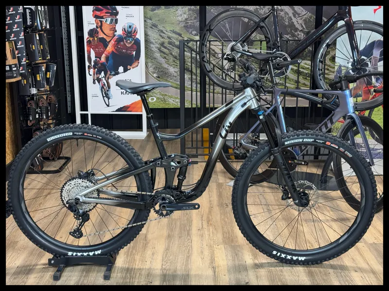 LIV Intrigue 29 1 Small Brush Aluminium 2022