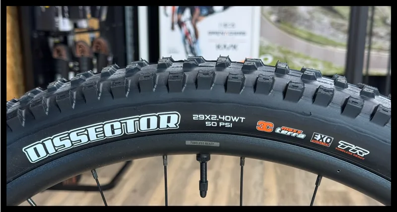 LIV Intrigue 29 1 Small Brush Aluminium 2022-11