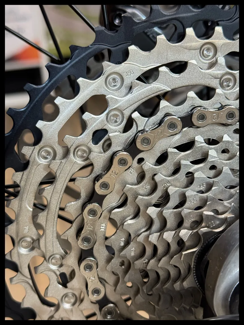 LIV Intrigue 29 1 Small Brush Aluminium 2022-5