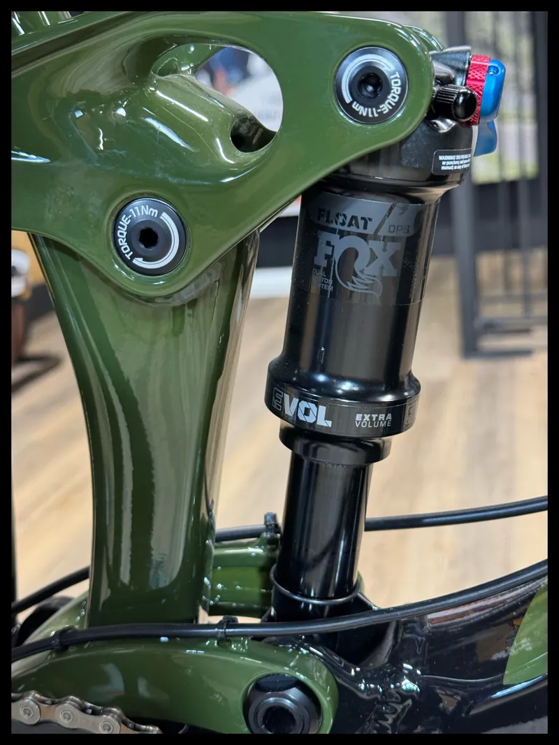 Liv Intrigue 29 2 Small Pistachio 2022-5