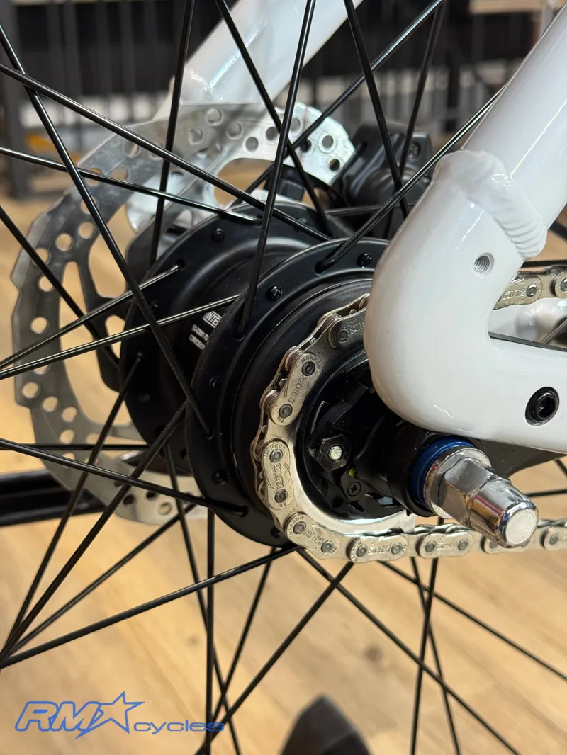 Momentum Transend E+ GTS Large Luna Ink 2022 eCity Bike-6